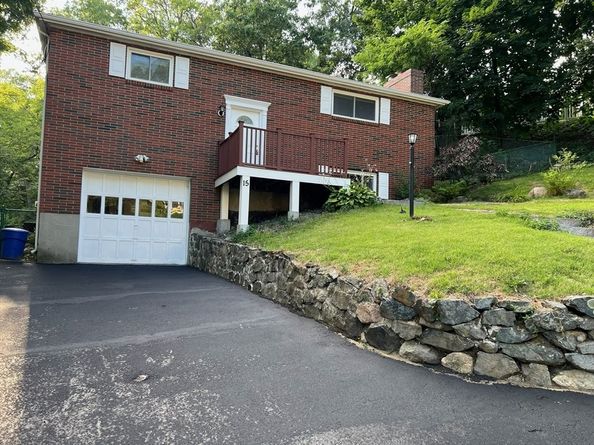 15 Oak Road, Waltham MA 02451