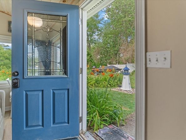 15 Charles St, Lakeville MA 02347