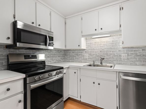 1 Centre St 9, Canton MA 02021