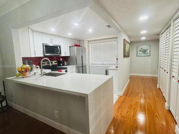 3501 Inverrary Dr 201, Lauderhill FL 33319
