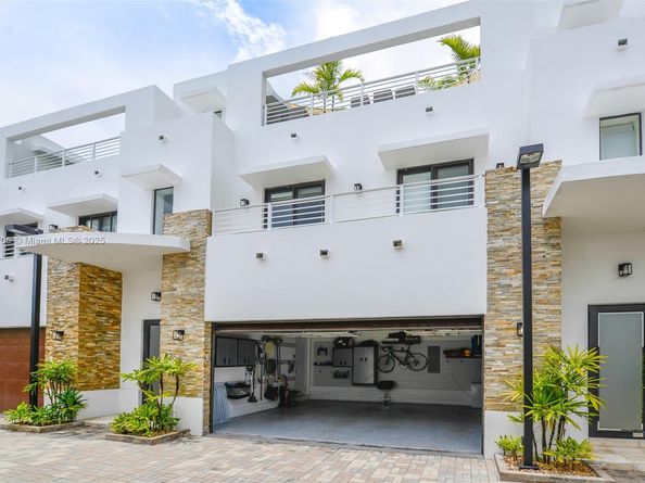 3318 Day Ave 7, Miami FL 33133