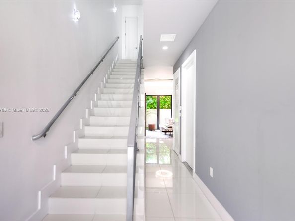 3318 Day Ave 7, Miami FL 33133