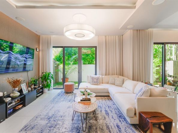 3318 Day Ave 7, Miami FL 33133