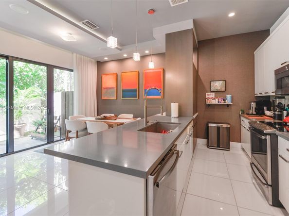 3318 Day Ave 7, Miami FL 33133