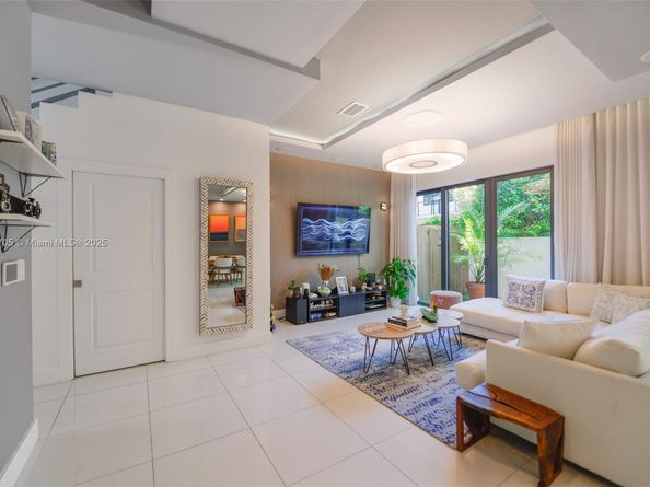 3318 Day Ave 7, Miami FL 33133