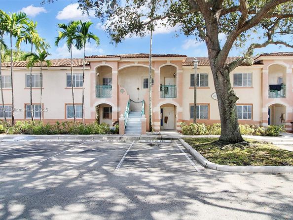 2125 NW 77th Way 203, Pembroke Pines FL 33024