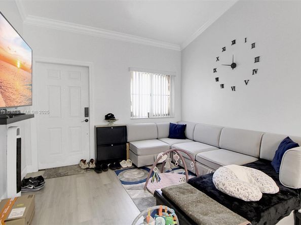 2125 NW 77th Way 203, Pembroke Pines FL 33024