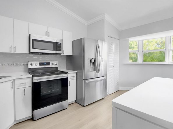 2125 NW 77th Way 203, Pembroke Pines FL 33024