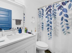 2125 NW 77th Way 203, Pembroke Pines FL 33024