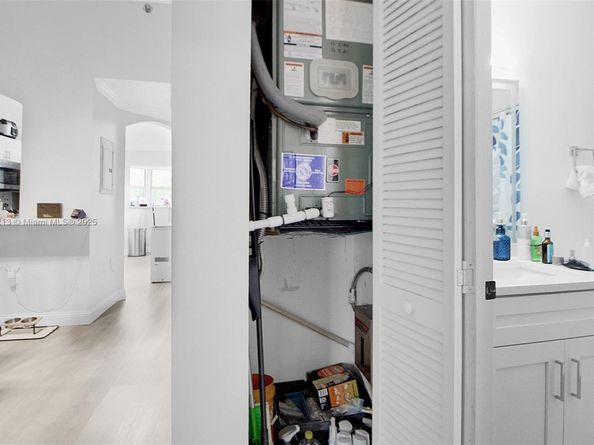 2125 NW 77th Way 203, Pembroke Pines FL 33024