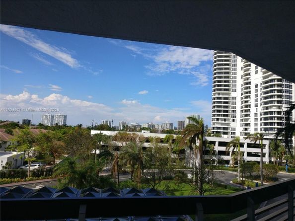 3530 Mystic Pointe Dr 408, Aventura FL 33180