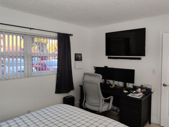 500 NE 12th Ave 102, Hallandale Beach FL 33009