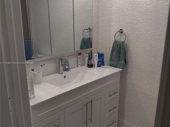 500 NE 12th Ave 102, Hallandale Beach FL 33009