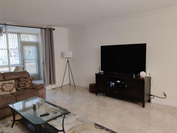 500 NE 12th Ave 102, Hallandale Beach FL 33009