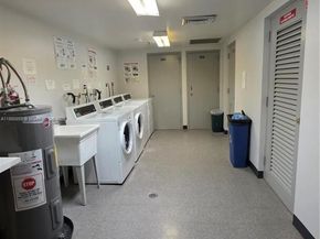 901 Hillcrest Dr 215, Hollywood FL 33021