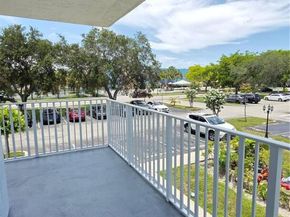 901 Hillcrest Dr 215, Hollywood FL 33021
