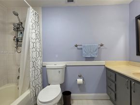 901 Hillcrest Dr 215, Hollywood FL 33021