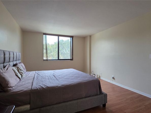 901 Hillcrest Dr 215, Hollywood FL 33021
