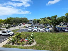 901 Hillcrest Dr 215, Hollywood FL 33021