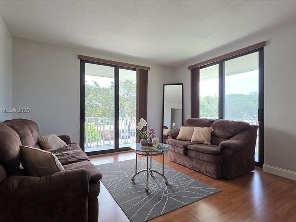 901 Hillcrest Dr 215, Hollywood FL 33021