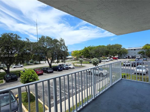 901 Hillcrest Dr 215, Hollywood FL 33021