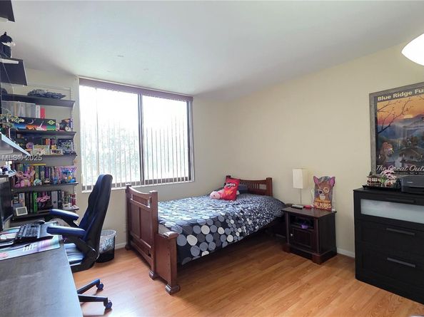 901 Hillcrest Dr 215, Hollywood FL 33021