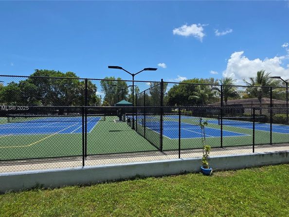 901 Hillcrest Dr 215, Hollywood FL 33021