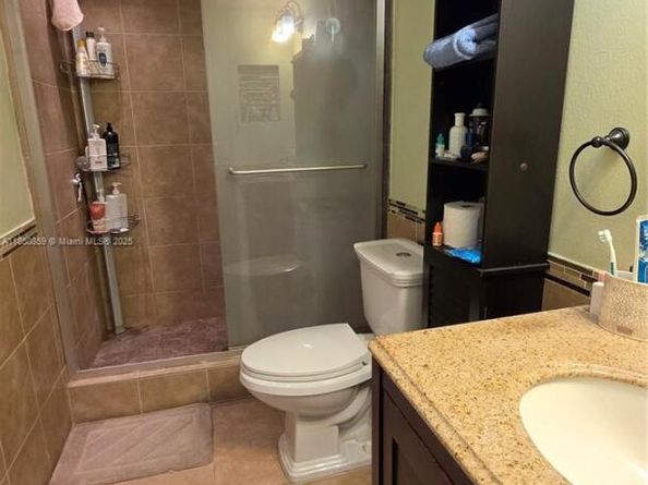901 Hillcrest Dr 215, Hollywood FL 33021