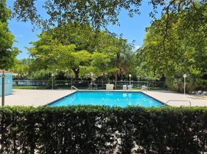 901 Hillcrest Dr 215, Hollywood FL 33021