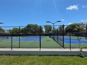 901 Hillcrest Dr 215, Hollywood FL 33021