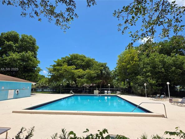 901 Hillcrest Dr 215, Hollywood FL 33021