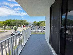 901 Hillcrest Dr 215, Hollywood FL 33021