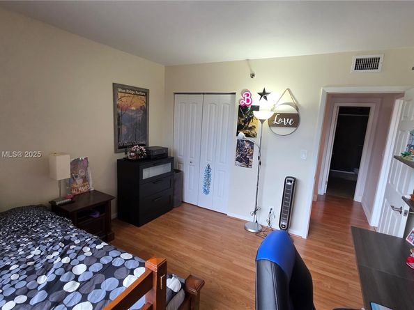 901 Hillcrest Dr 215, Hollywood FL 33021
