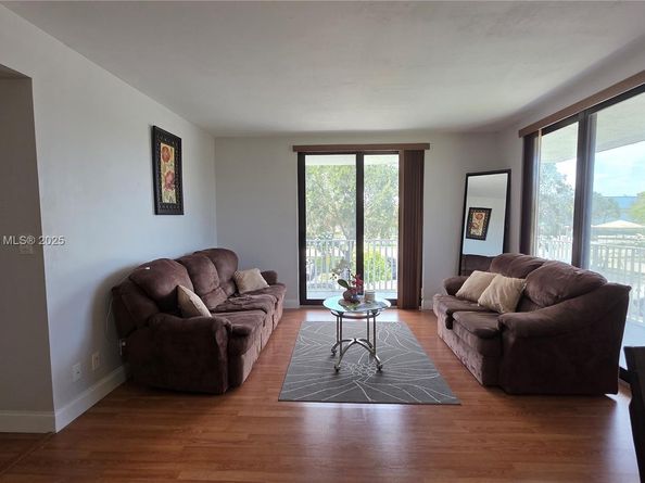 901 Hillcrest Dr 215, Hollywood FL 33021