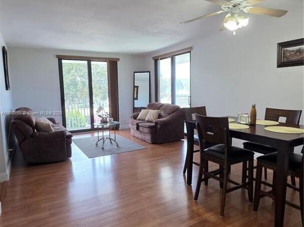 901 Hillcrest Dr 215, Hollywood FL 33021