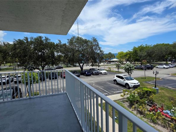 901 Hillcrest Dr 215, Hollywood FL 33021