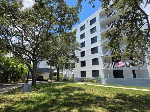 901 Hillcrest Dr 215, Hollywood FL 33021