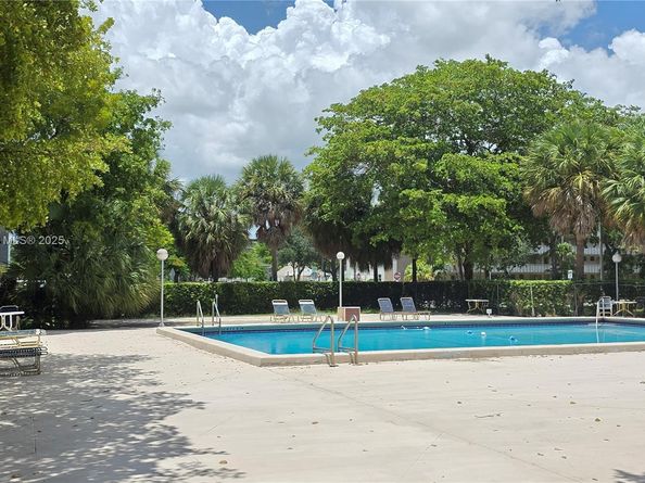 901 Hillcrest Dr 215, Hollywood FL 33021