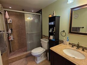 901 Hillcrest Dr 215, Hollywood FL 33021