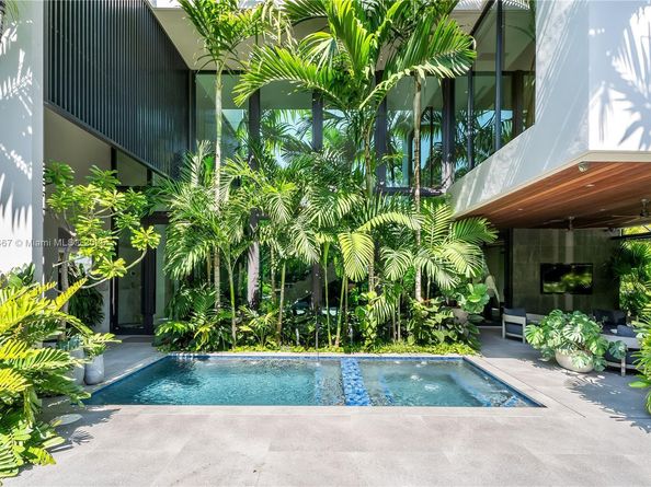 3910 Battersea Rd, Miami FL 33133