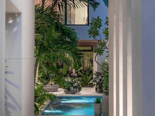 3910 Battersea Rd, Miami FL 33133
