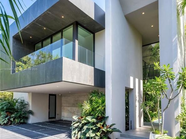 3910 Battersea Rd, Miami FL 33133