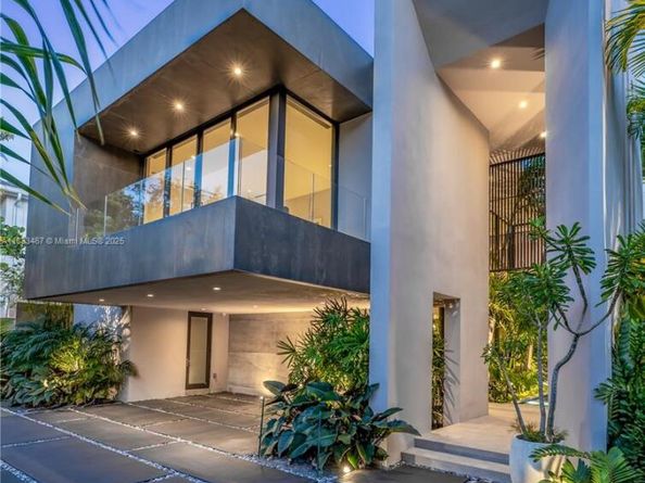3910 Battersea Rd, Miami FL 33133