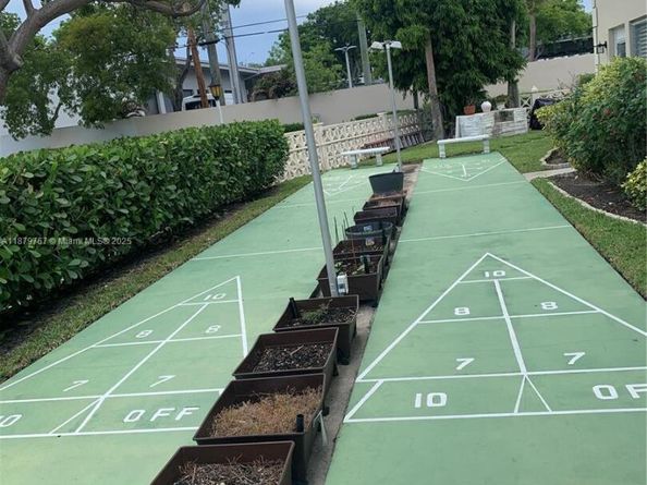 2111 NE 42nd Ct 103W, Lighthouse Point FL 33064