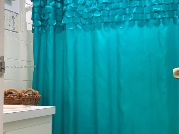 2111 NE 42nd Ct 103W, Lighthouse Point FL 33064