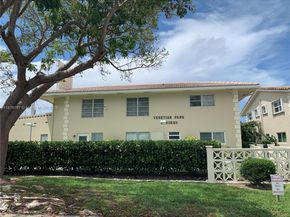 2111 NE 42nd Ct 103W, Lighthouse Point FL 33064