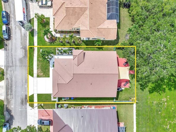 16255 SW 2nd Dr, Pembroke Pines FL 33027