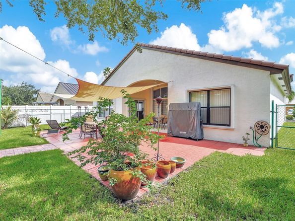 16255 SW 2nd Dr, Pembroke Pines FL 33027