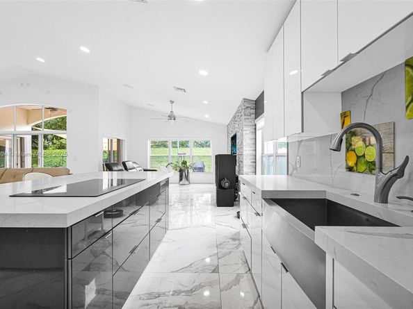 16255 SW 2nd Dr, Pembroke Pines FL 33027