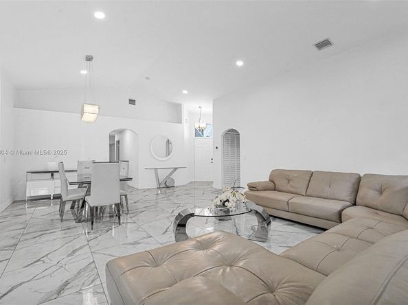 16255 SW 2nd Dr, Pembroke Pines FL 33027